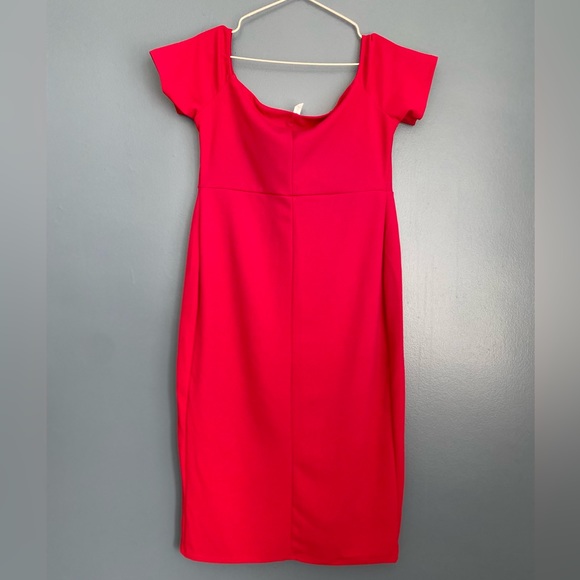 Red Solid Off Shoulder Maternity Fitted Dress - Picture 4 of 10